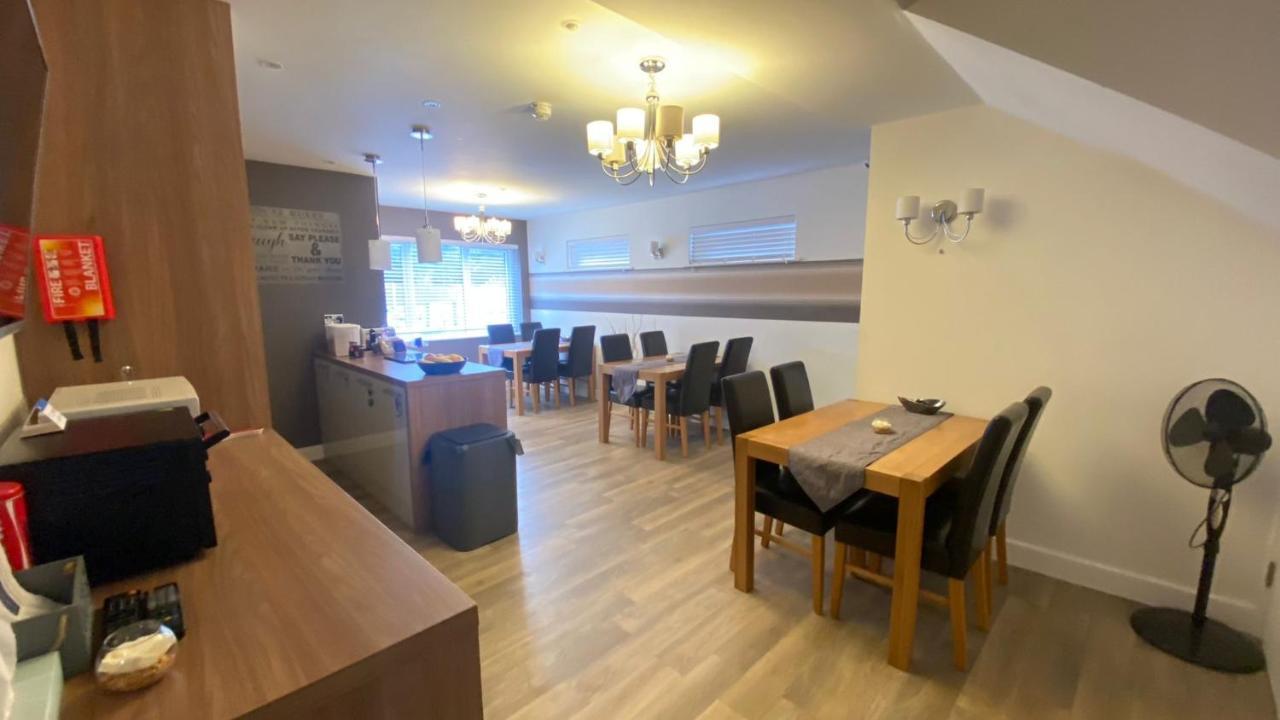 Deepcut Lodge Bed & Breakfast Self Service Camberley Kültér fotó