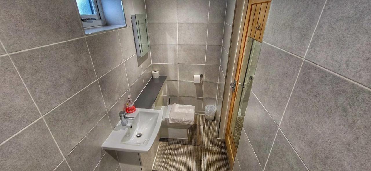 Deepcut Lodge Bed & Breakfast Self Service Camberley Kültér fotó